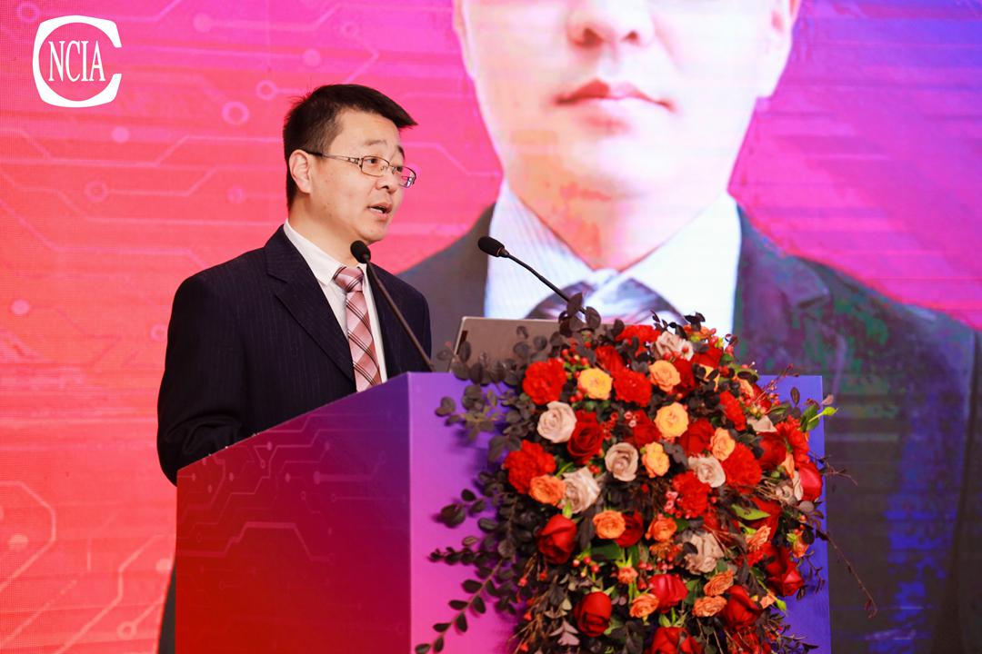 中國涂料工業(yè)協(xié)會副秘書長、中國涂料工業(yè)協(xié)會涂料裝備分會秘書長齊祥昭主持會議